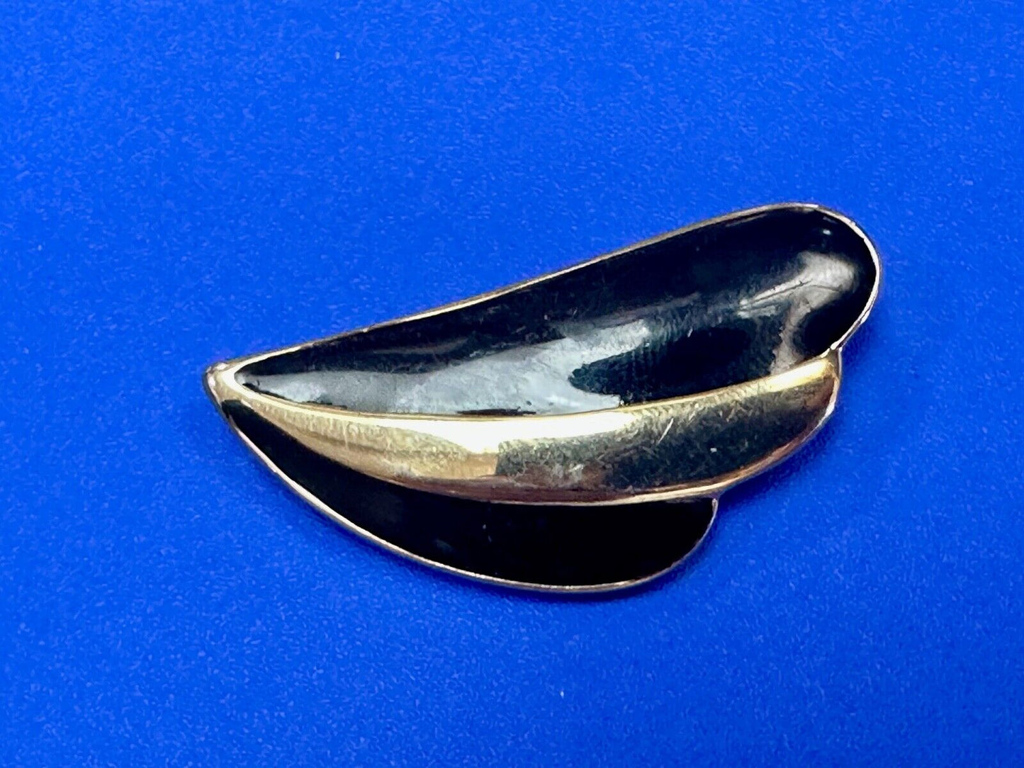 Abstract Leaf Shaped Black Enamel Gold tone brooch pin