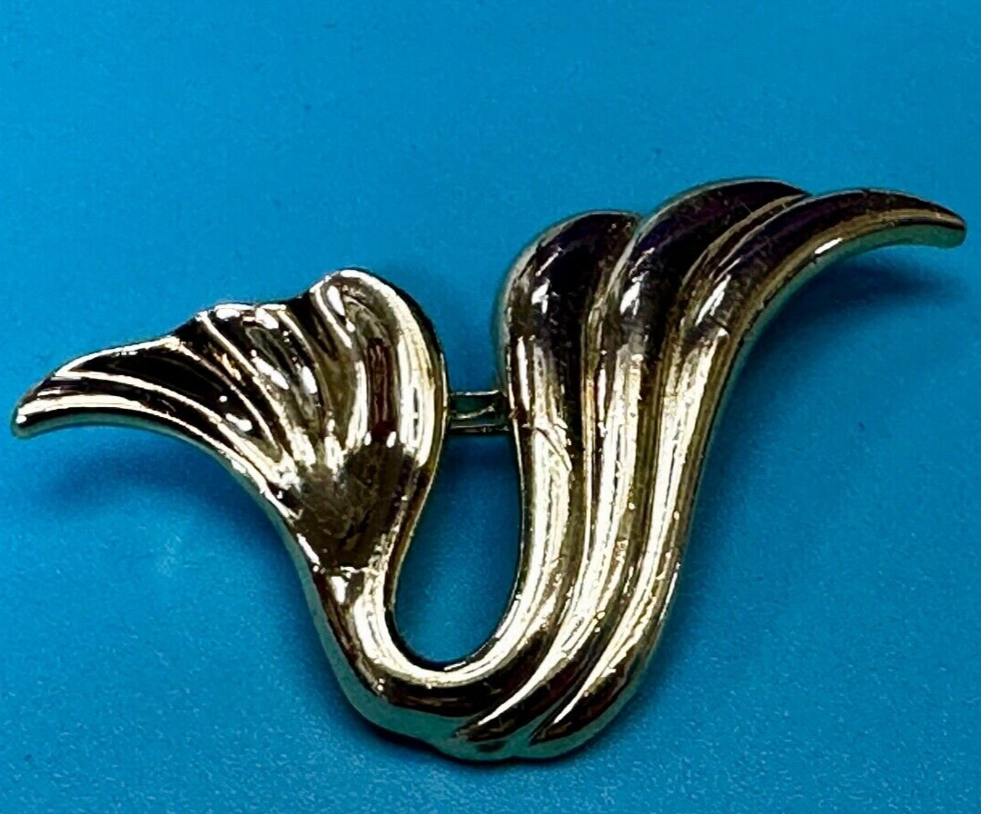Abstract Swirl Gold Tone Vintage Brooch Pin Signed AJC