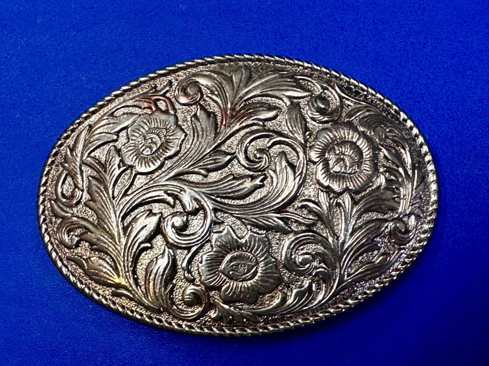 Vintage gold tone western flower swirl floral design belt buckle
