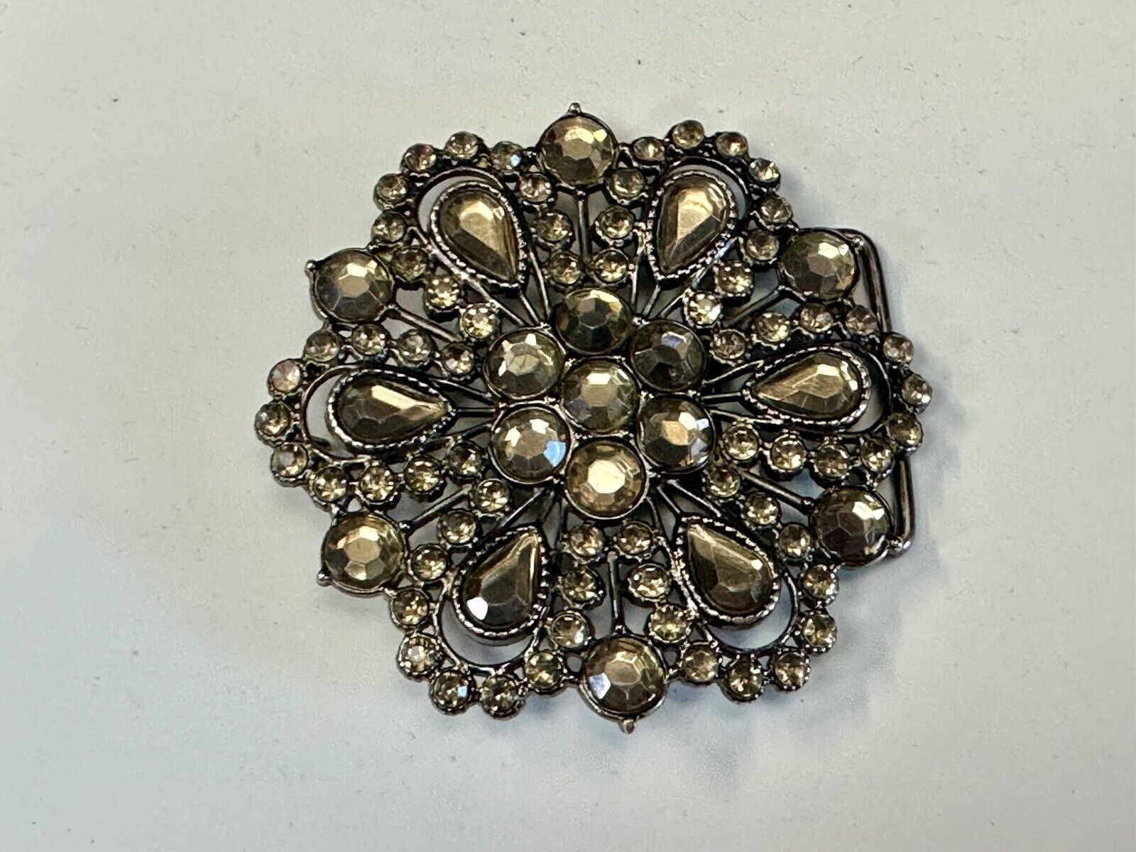 Vintage flowers star burst - multiple rhinestone's covering  belt buckle