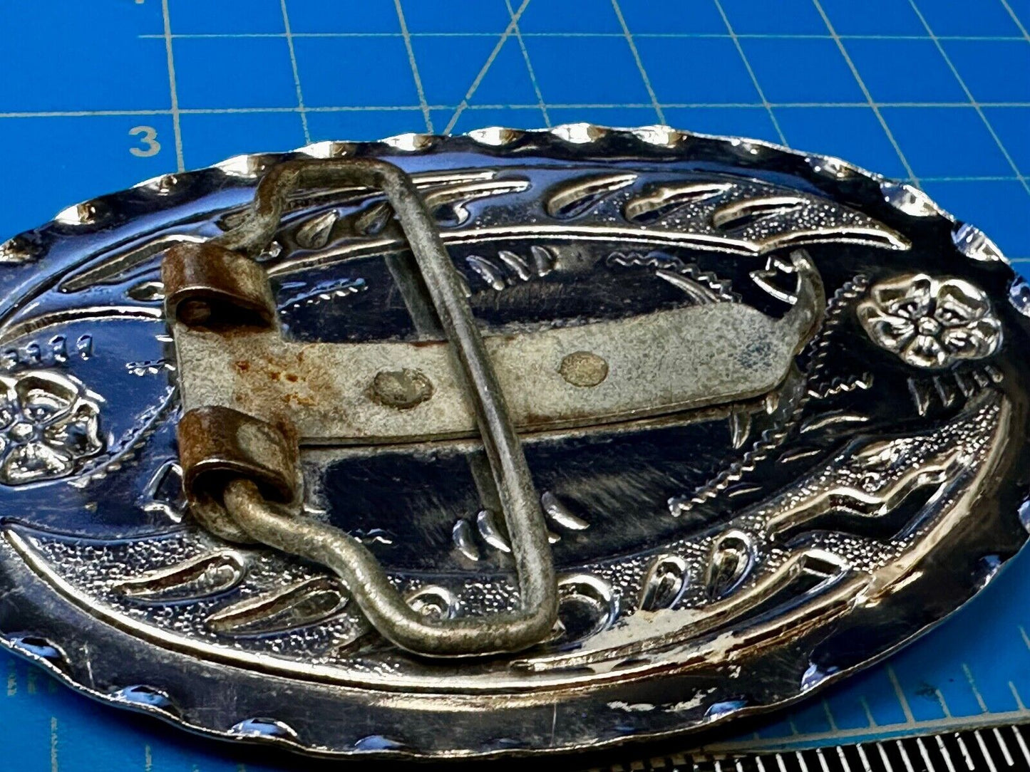 American Bald Eagle Flying Hunting Patriotic Tow Tone Western Oval Belt Buckle