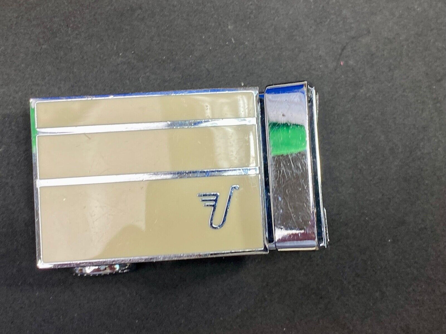 Unknown to me, Cream & silver color lines automatic slide belt buckle   U?  V?  