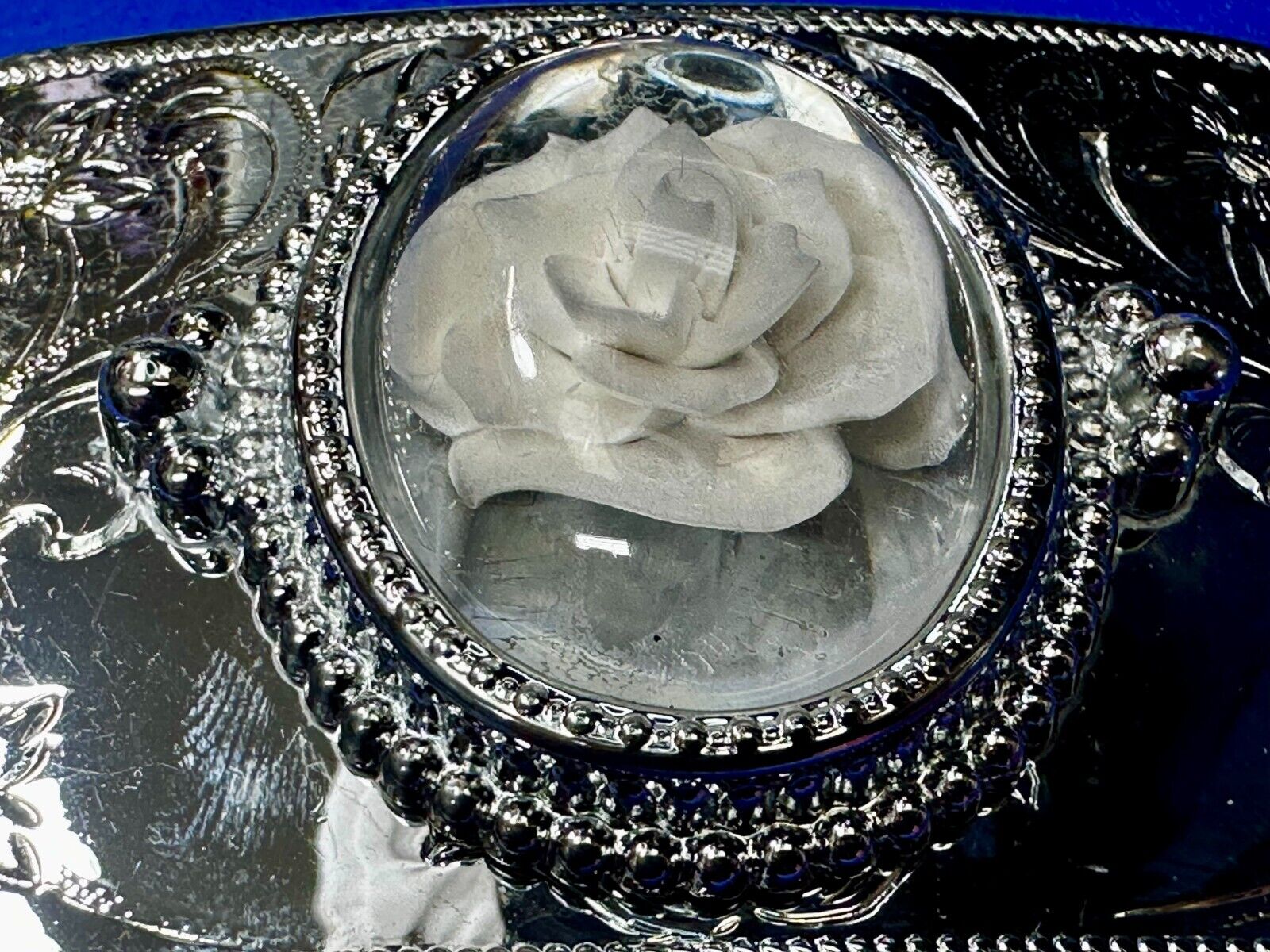 3D Flower Inside of Centerpiece Vintage Silver Tone Western Style Belt Buckle