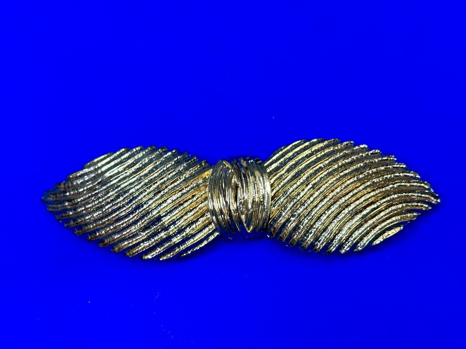two piece large leaf interlocking gold tone vintage 80's Mimi Di N belt buckle