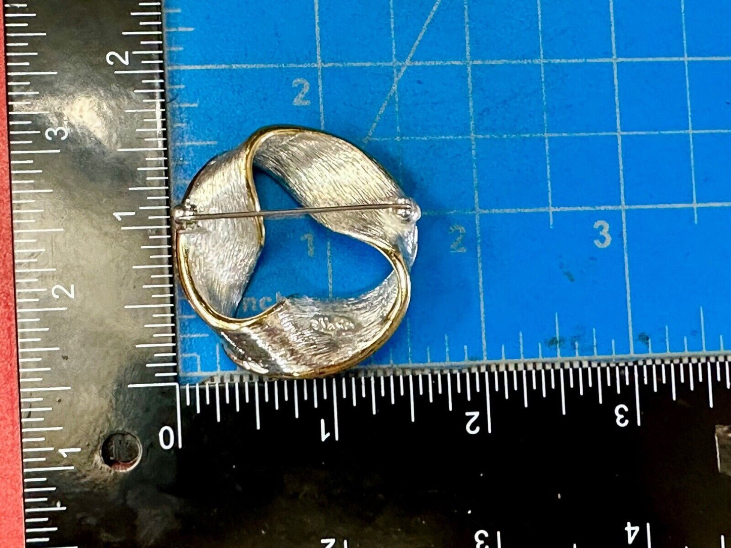 Twisted circle pattern Napier signed vintage two tone brooch pin