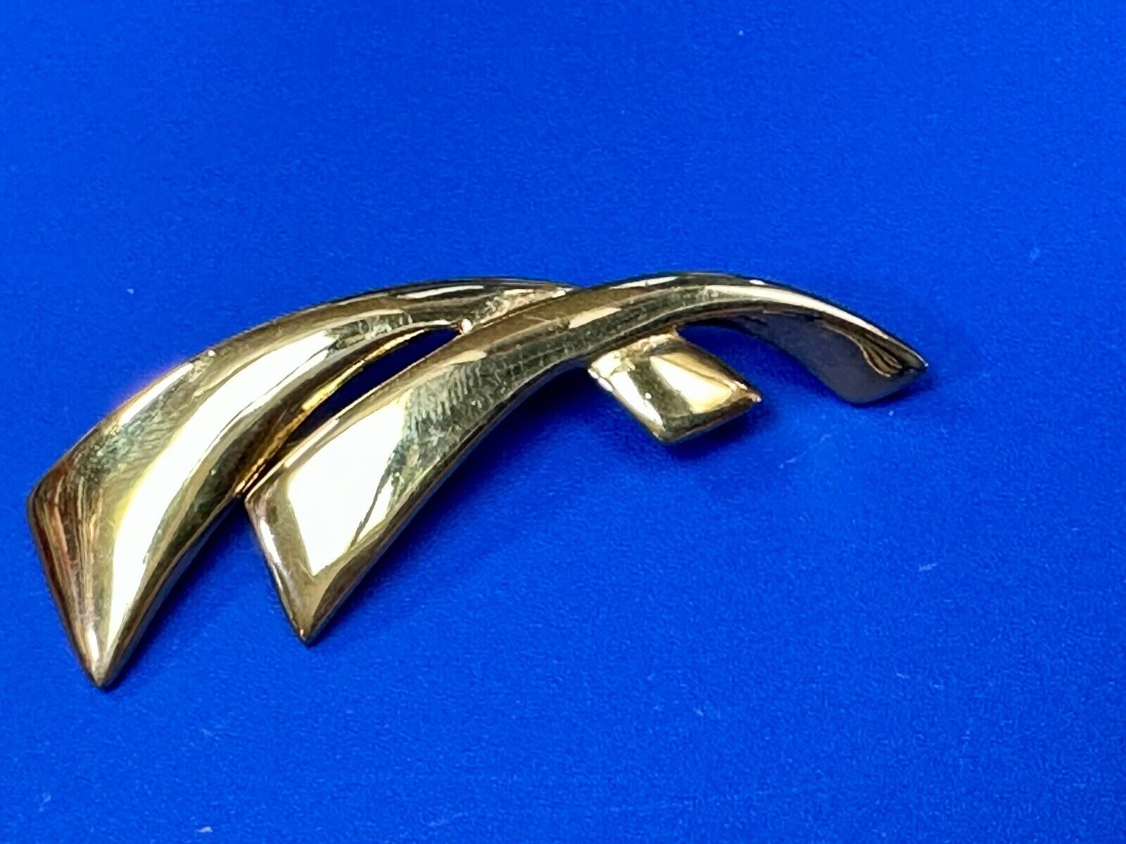 Two curved bars - vintage Napier signed gold tone brooch pin