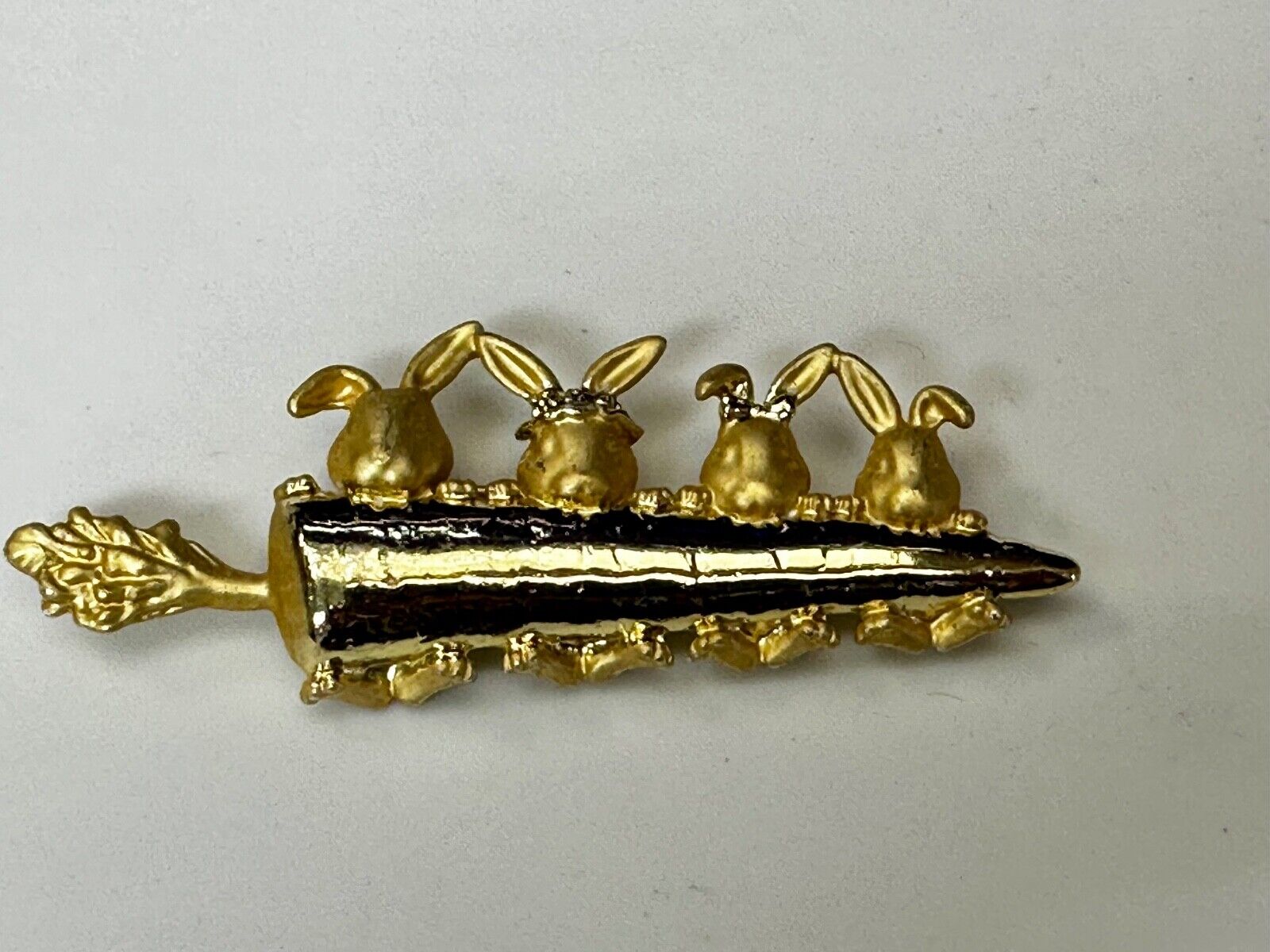 Adorable Bunny Rabbit Family Eating Carrot Gold Tone Pin Brooch Signed by AJC