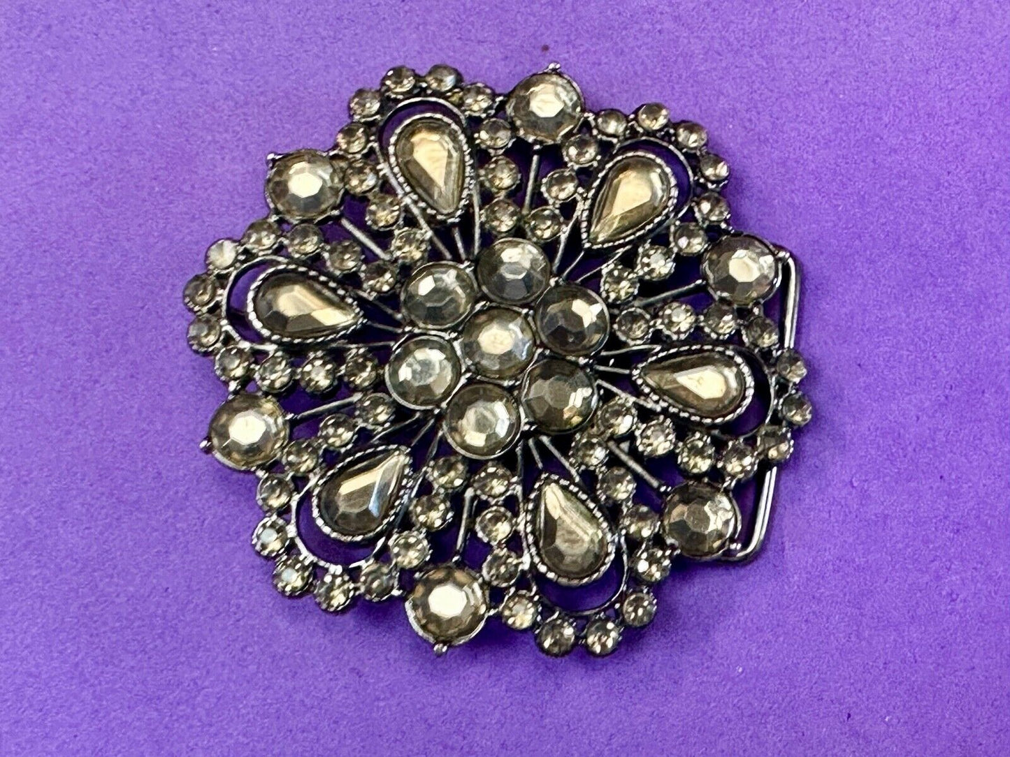 Vintage flowers star burst - multiple rhinestone's covering  belt buckle