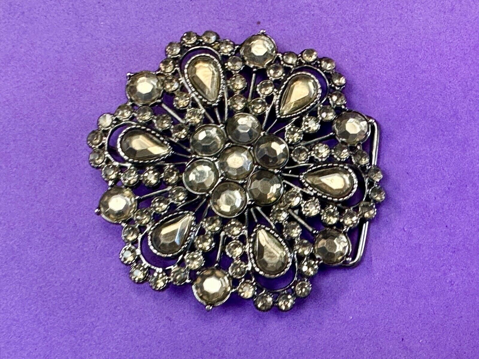 Vintage flowers star burst - multiple rhinestone's covering  belt buckle