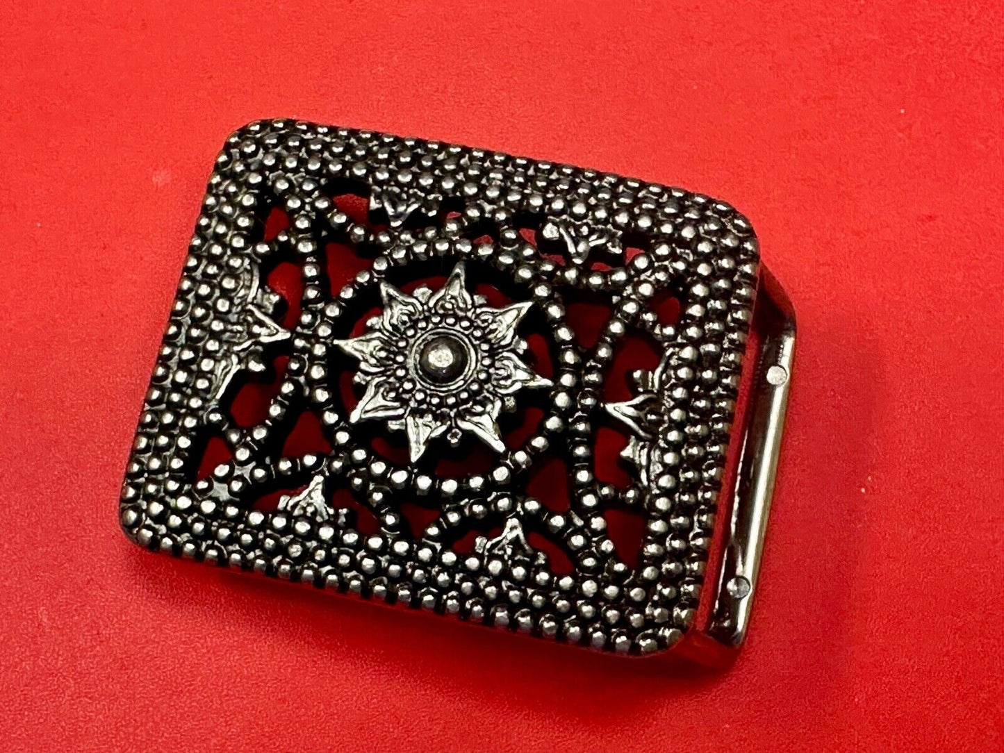 Antique dotted vintage style - modern see through belt buckle