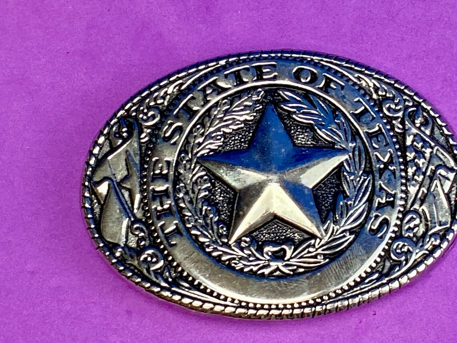 THE GREAT STATE OF TEXAS Star Black and Silver color flower swirl belt buckle 