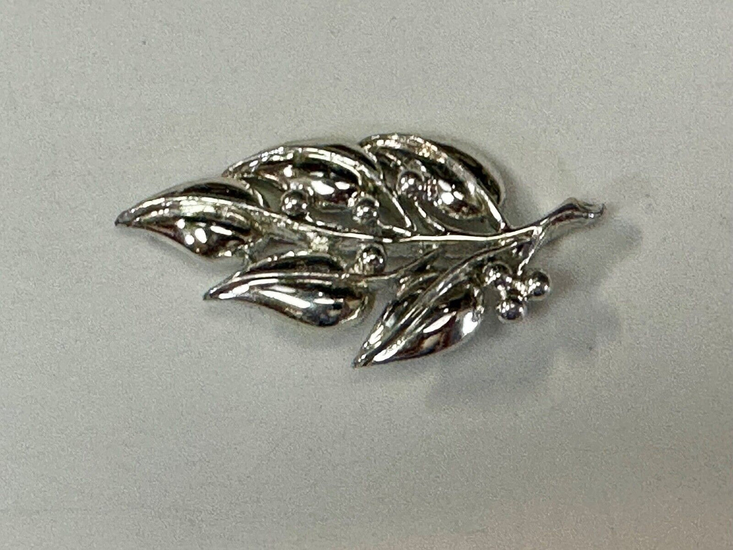 5 Leaf Stem Twig vintage Sarah Coventry signed silver tone brooch pin