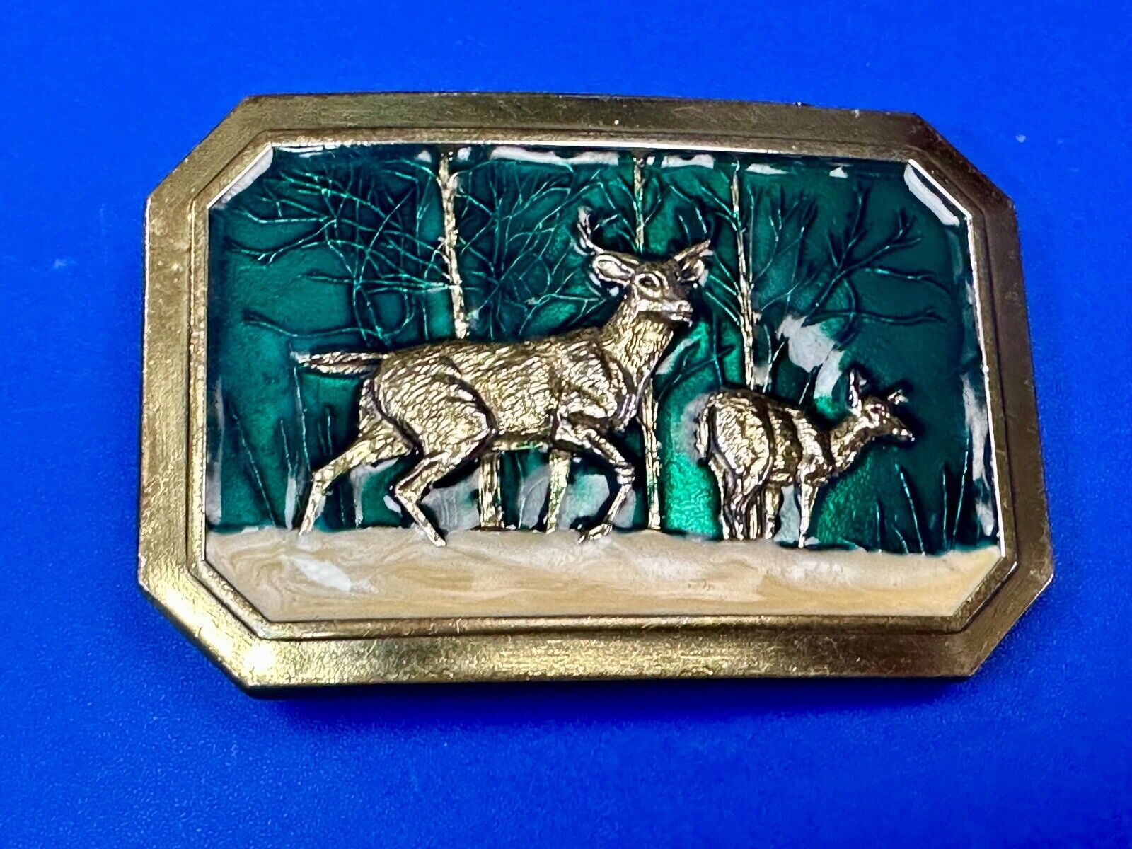 Two deer  / doe nature 1976 Great American belt buckle co - perfect hunters gift