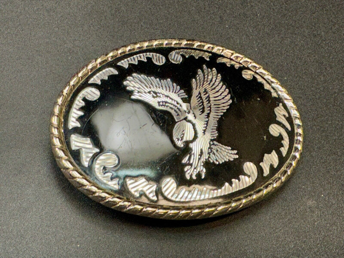 unique flying hunting diving EAGLE western Silver & black color belt buckle - W