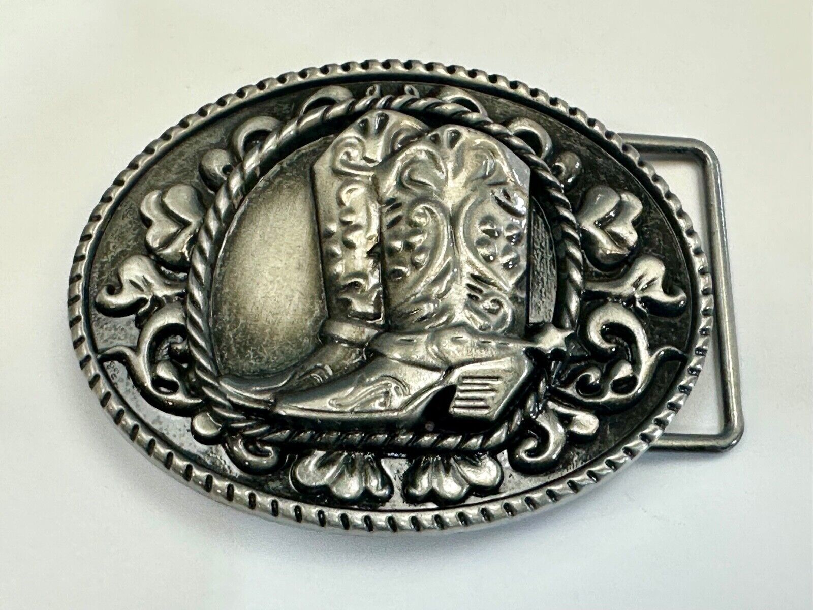 Western Cowboy Boots Belt Buckle with ornate flower swirl and rope boarder