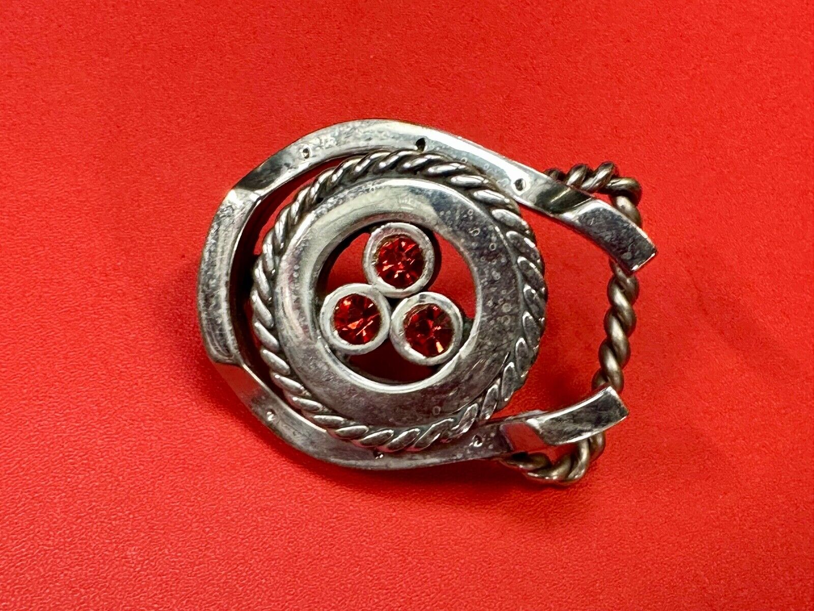 artisan circle pattern rope centerpiece red dots horseshoe shaped belt buckle