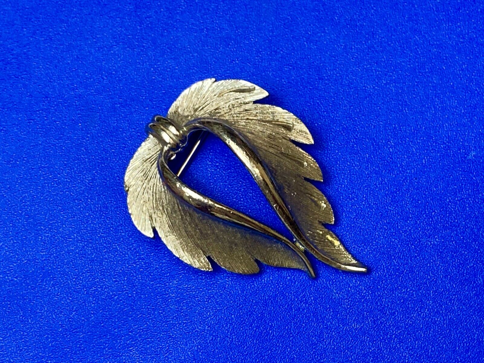 Vintage LEAF shaped silver tone JJ Jonette Brooch pin