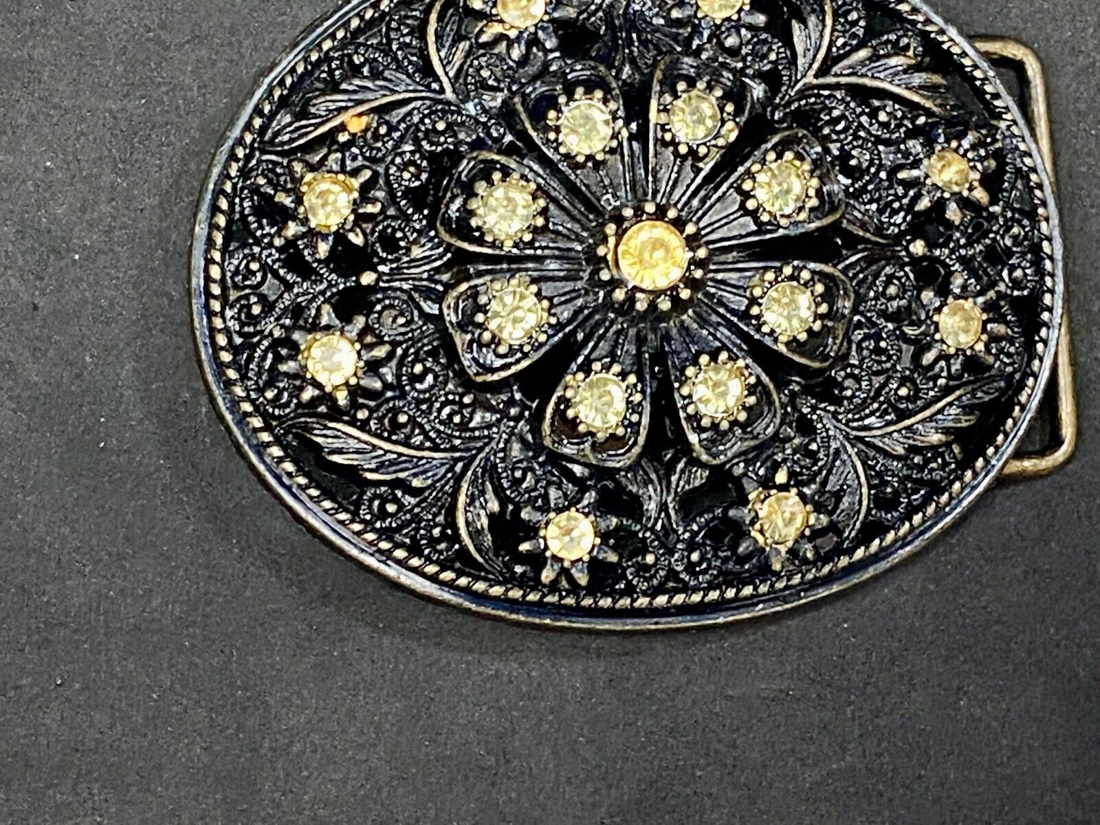 BEAUTIFUL Yellow rhinestones mounted in oval shaped flower theme belt buckle 
