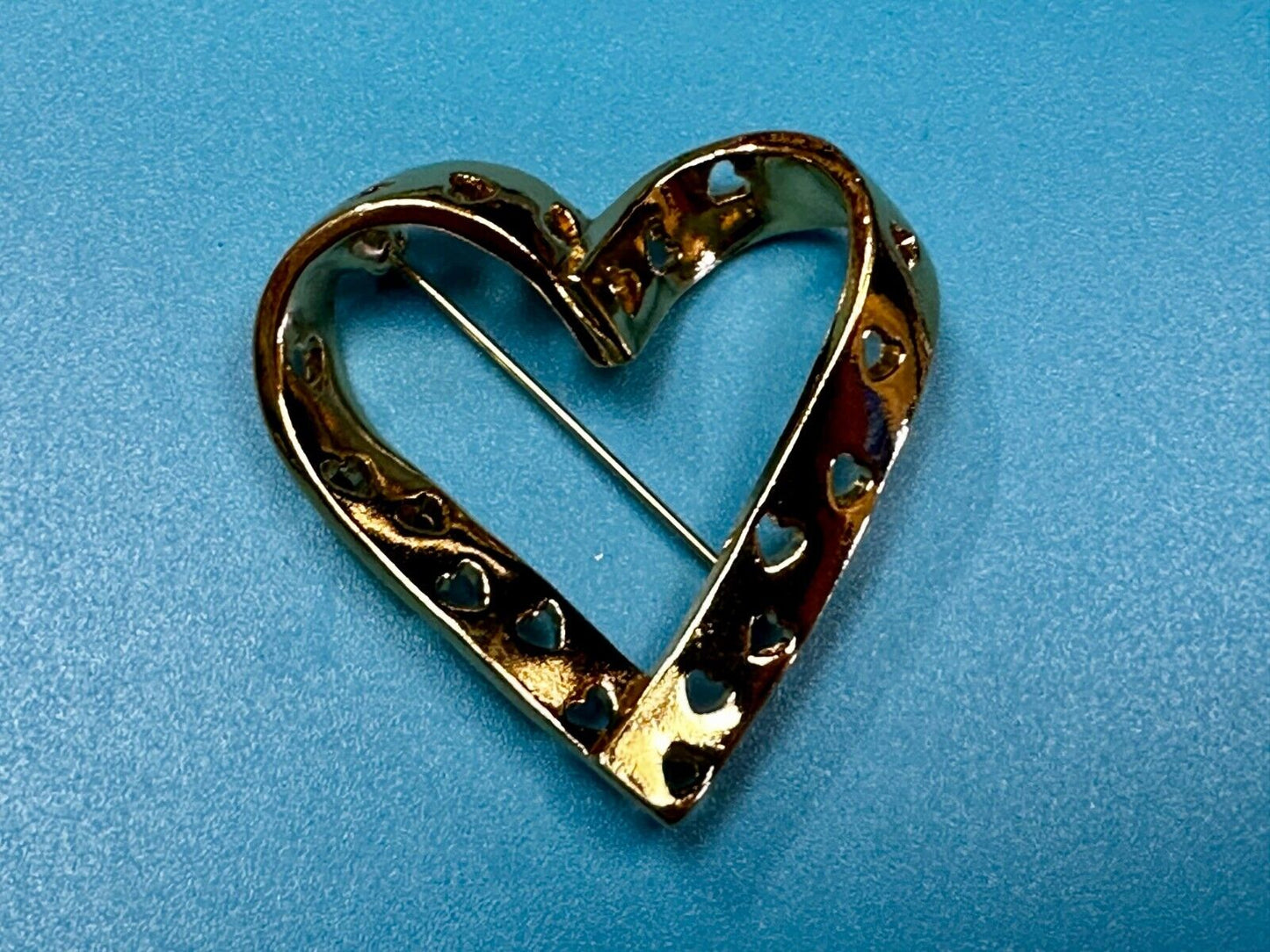 True Hearts Valentine Days Open Cutout Gold Tone Vintage Brooch Pin Signed Avon