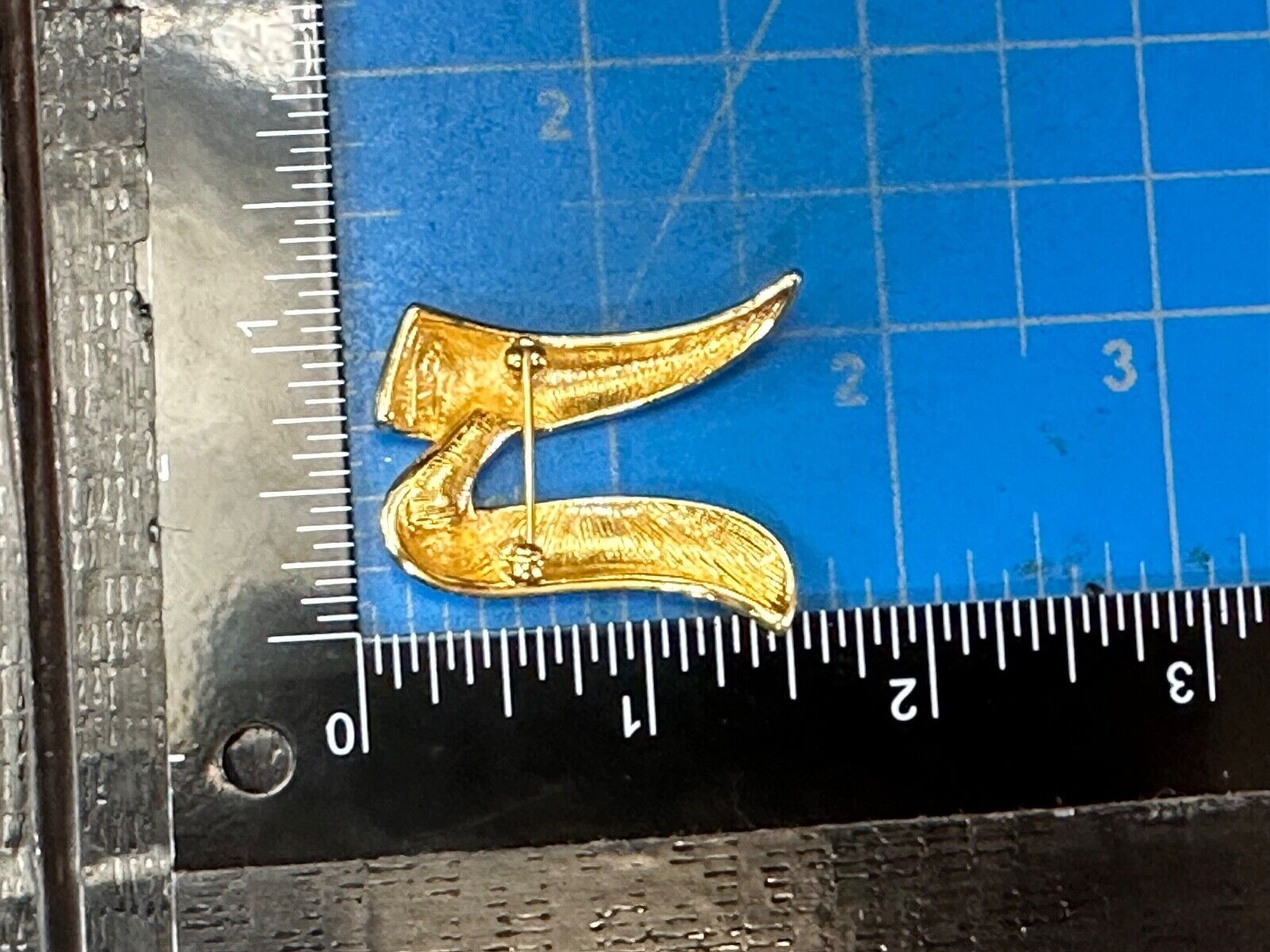 Abstract vintage Monet signed gold tone brooch pin