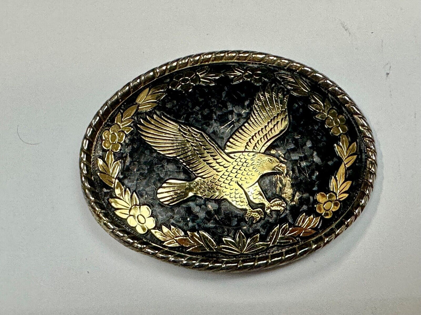 unique flying hunting diving EAGLE on western gold & black color belt buckle - W