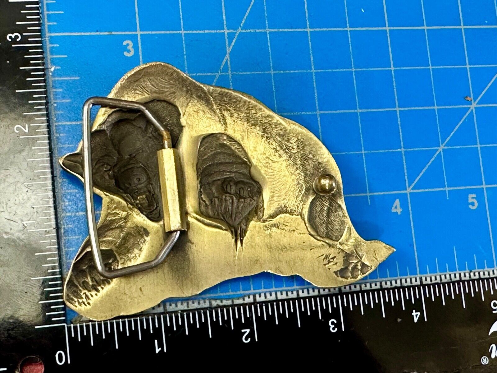 Attacking Grizzly BEAR - Paw reaching out 3D figural belt buckle