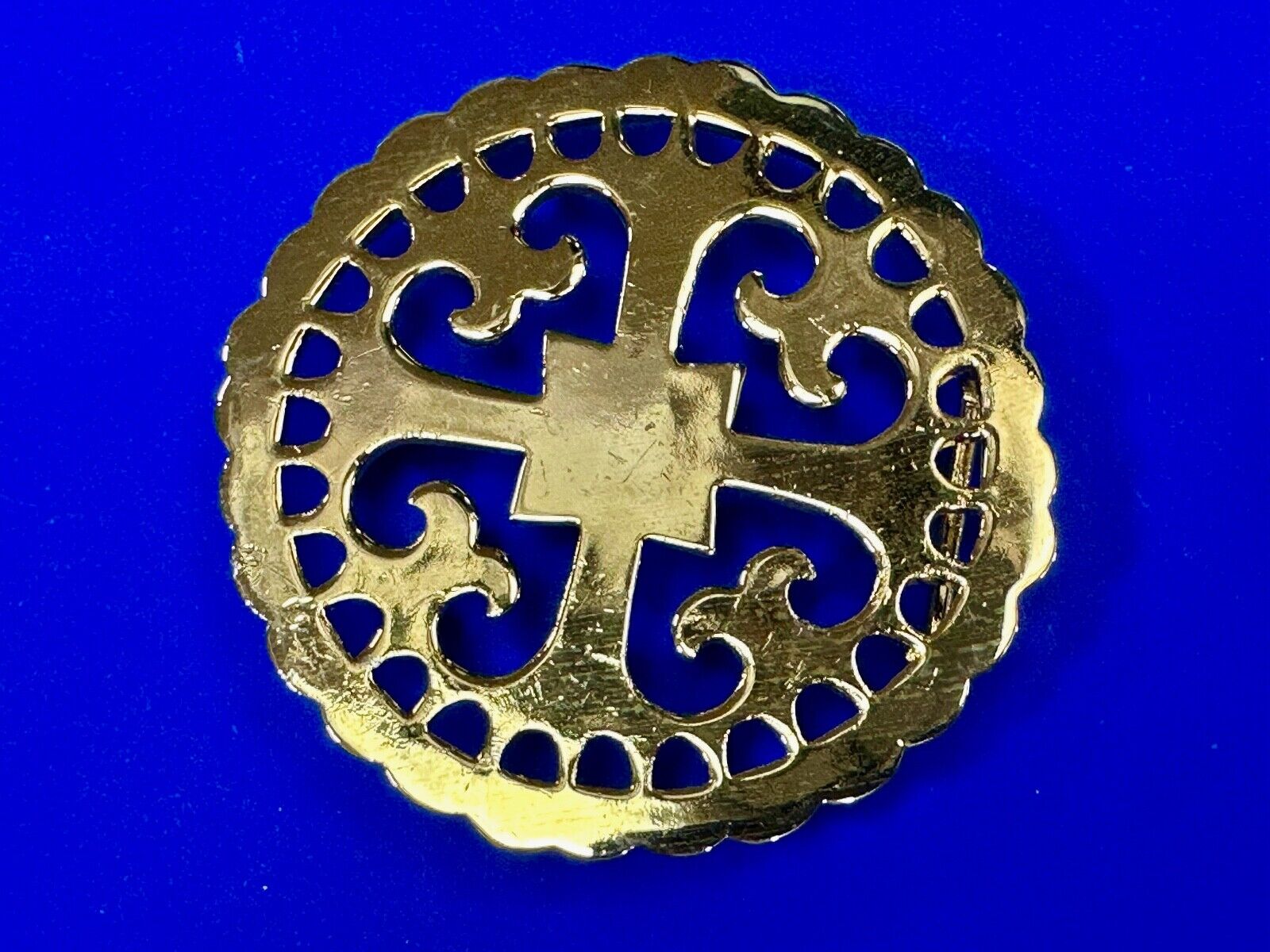 vintage Celtic pattern round cutout belt buckle by designer Ann Lansing