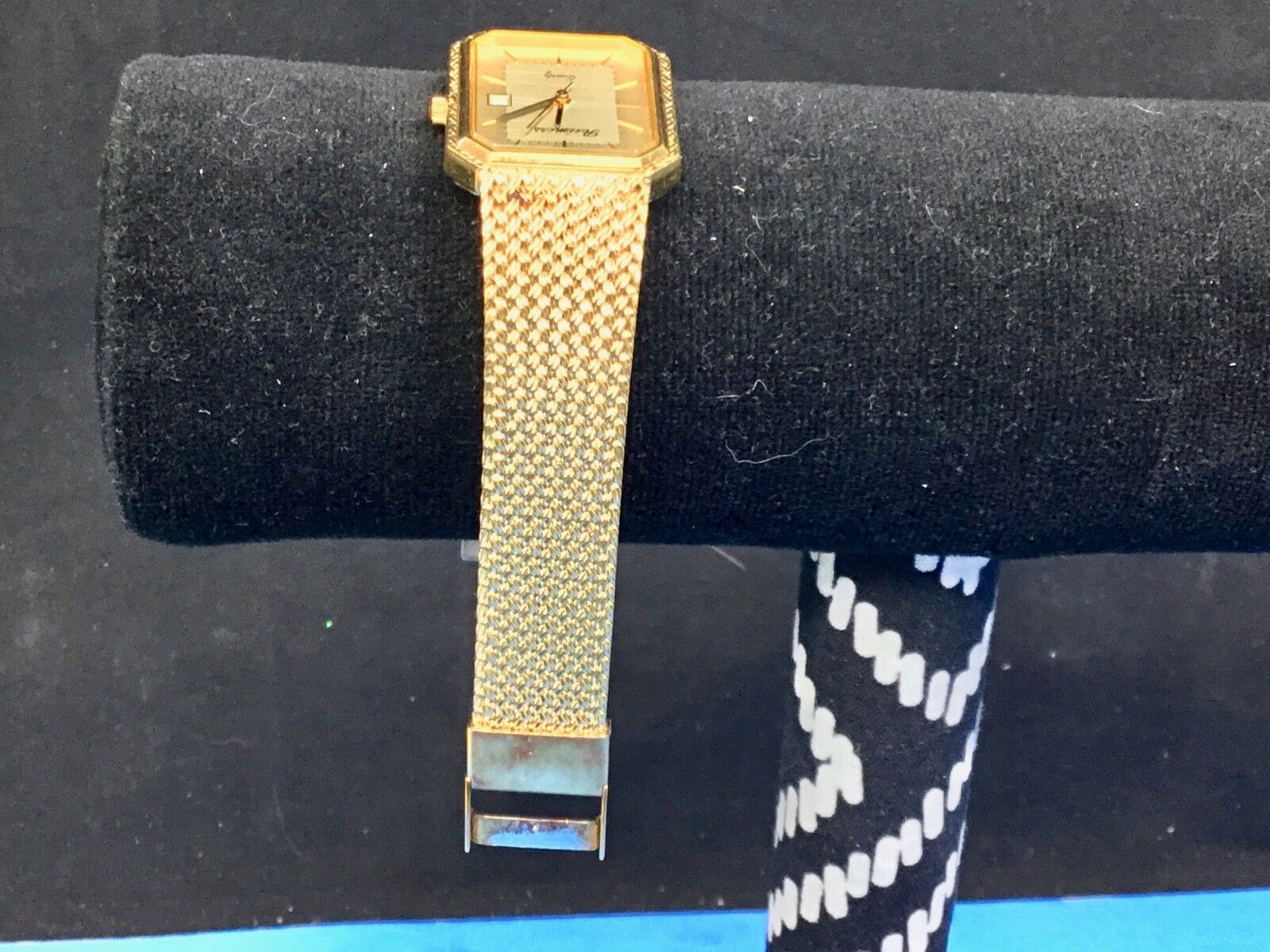  556 112R roamers quartz ladies watch with date Swiss parts Working well!  