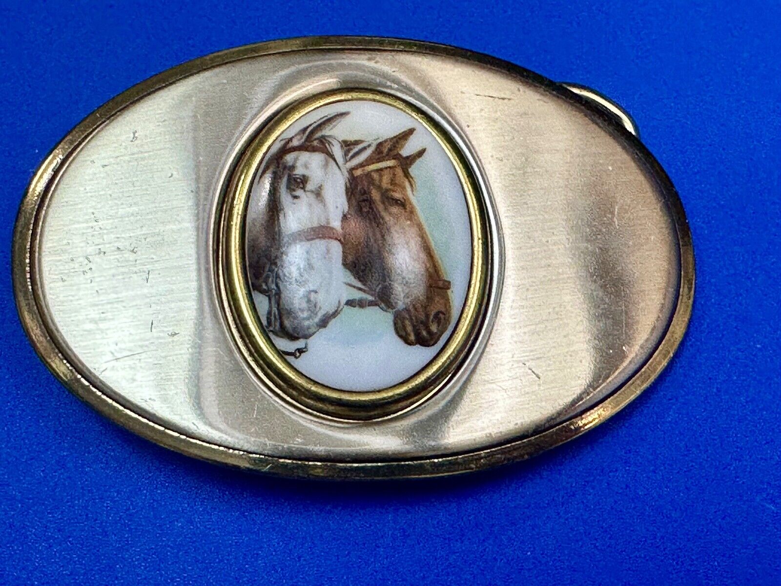 Two horse head picture in oval smooth gold tone Vintage Belt Buckle