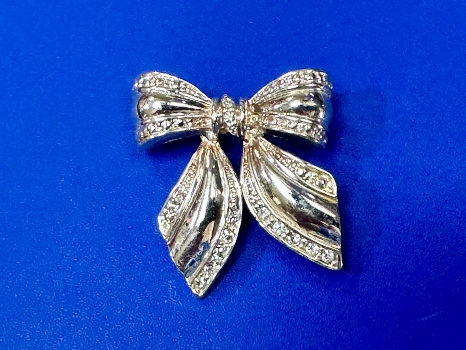 AAI Signed Vintage Brooch Pin 1.5” Bow Crystal Rhinestones Silver Tone