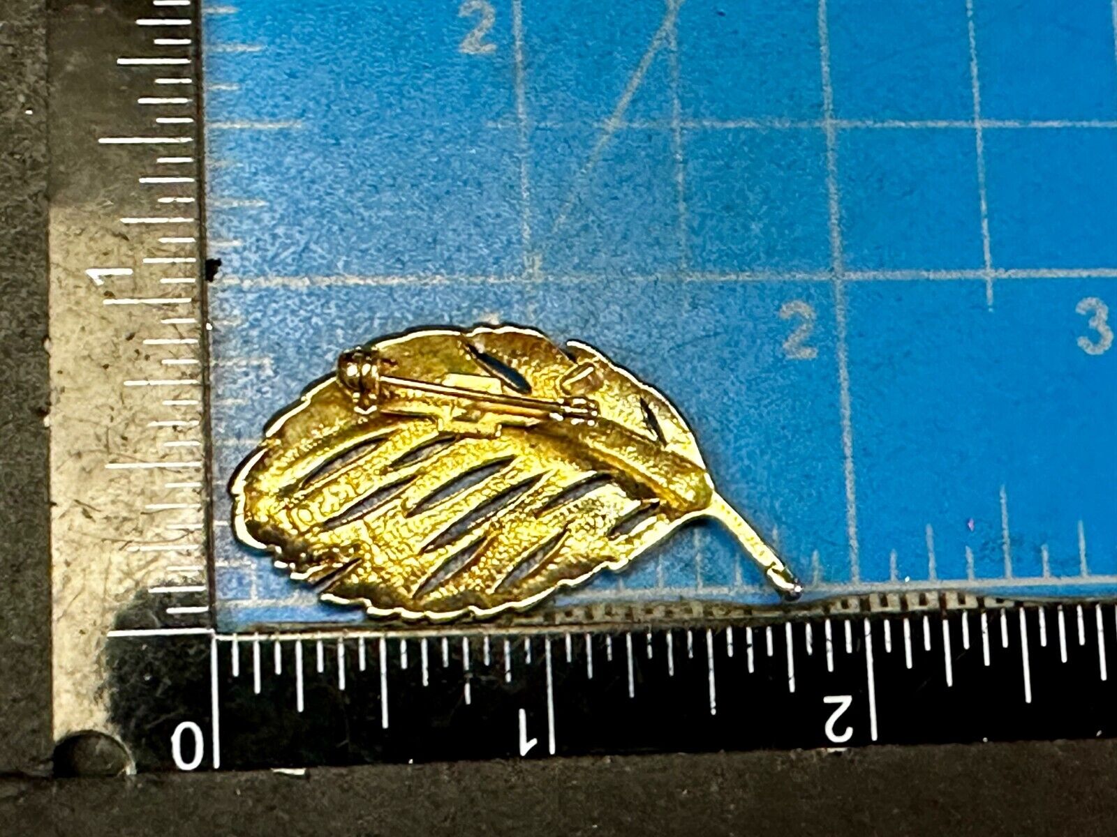 Vintage Leather Feather Textured Gold Tone Brooch Pin Marked Taiwan 1320