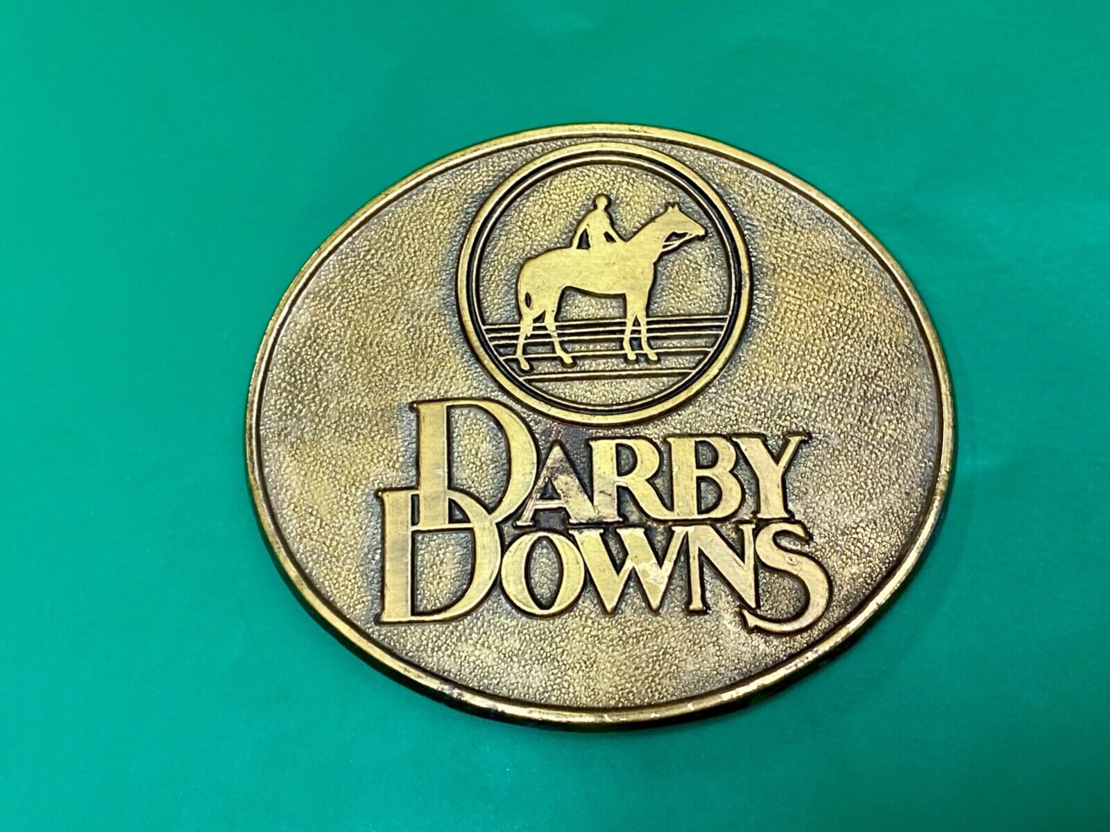 VINTAGE 1970s DARBY DOWNS HORSE RACETRACK BRASS TONE BELT BUCKLE by RJ