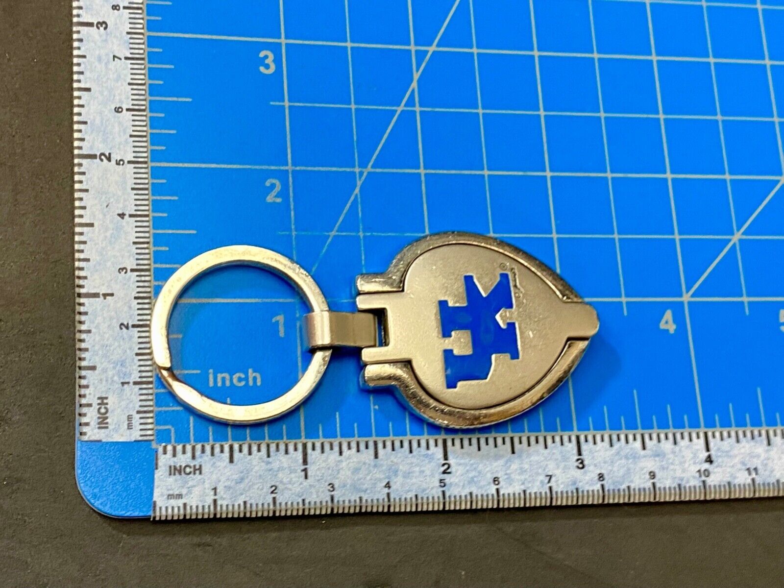 University of Kentucky Keychain UK Blue Silver Tone Metal Fob Keyring Key Chain