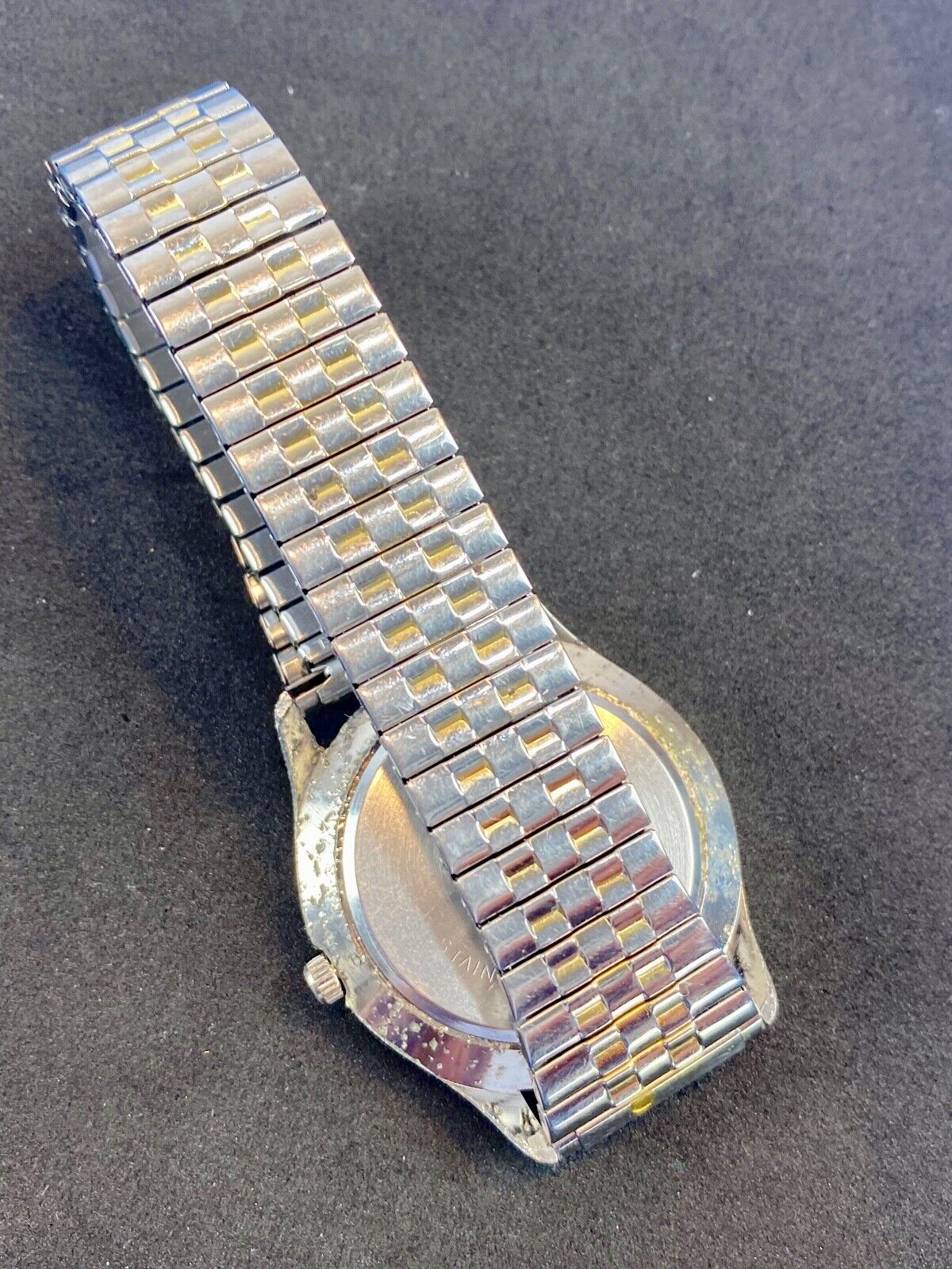 Avon 1" Wide Silver Tone Watch With Date  - Fresh Battery. - Unique Shape 