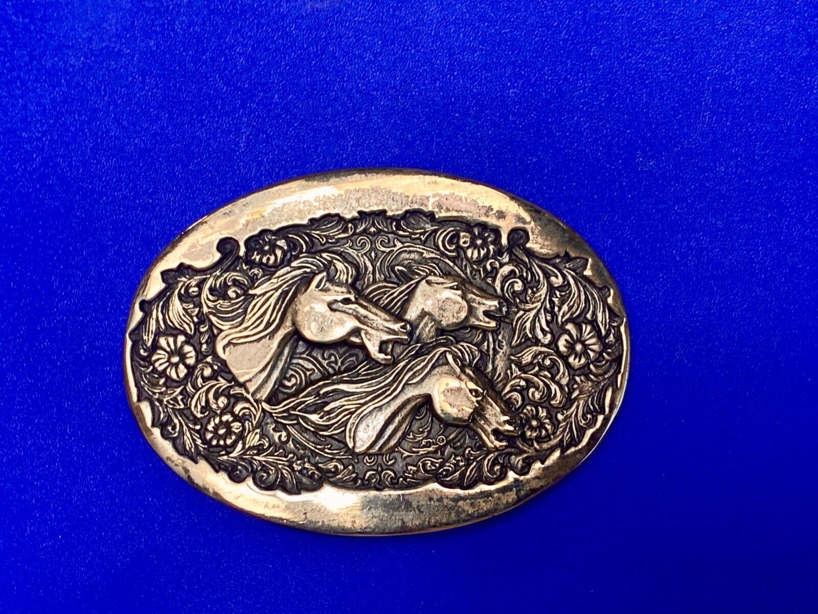 Three horse Heads  flower swirl First Edition belt buckle by Award Design Medals