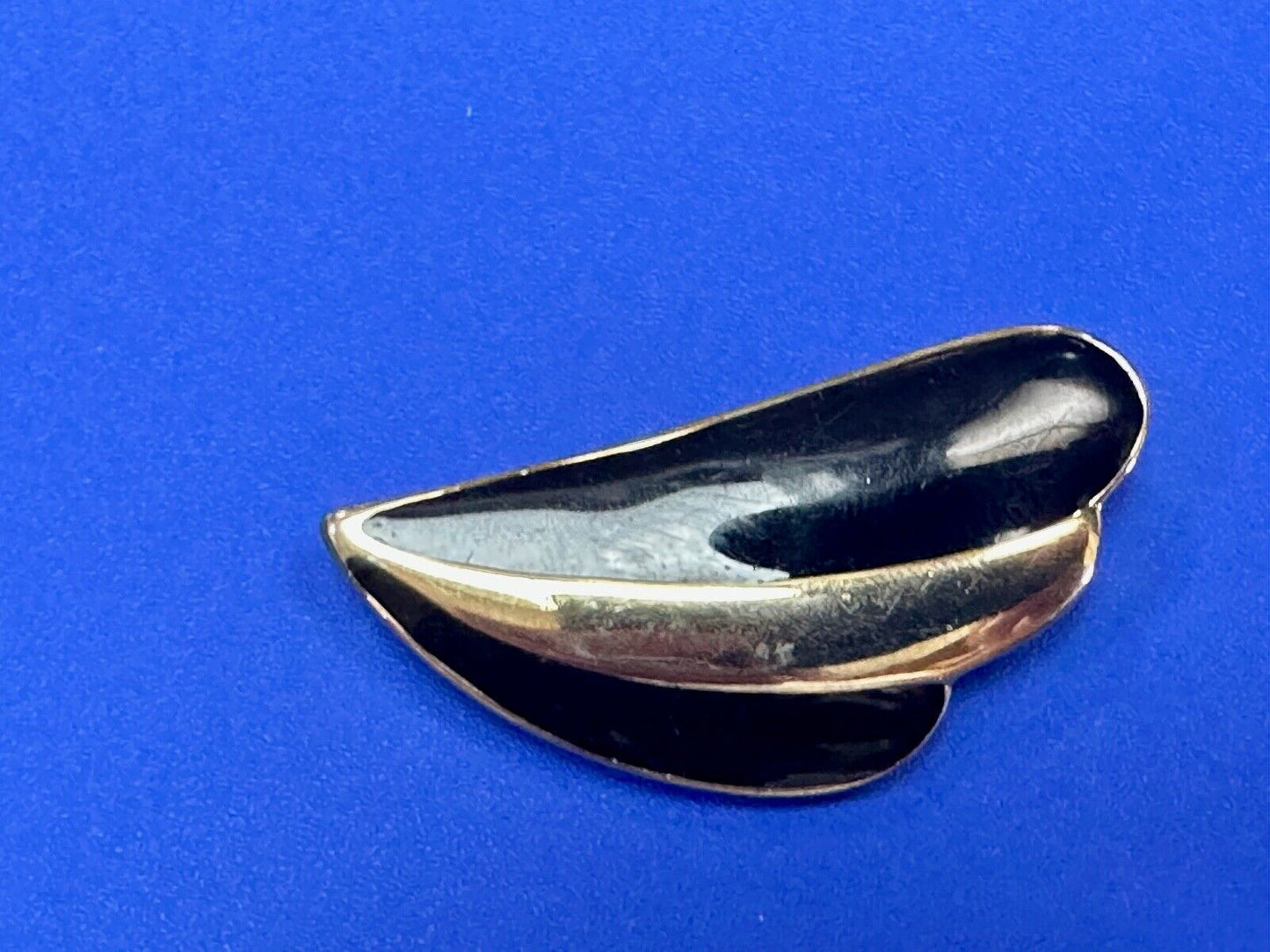 Abstract Leaf Shaped Black Enamel Gold tone brooch pin