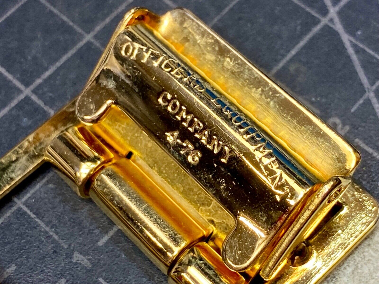Vintage 4-76 Officers Equipment Company belt buckle