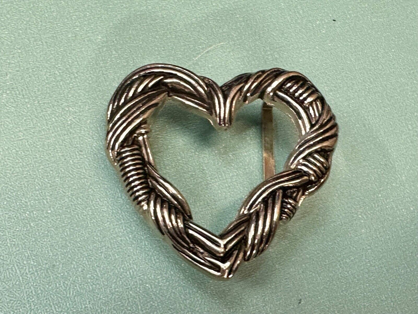 Adorable Twisted HEART - rope wire pattern small 2" wide cutout belt buckle