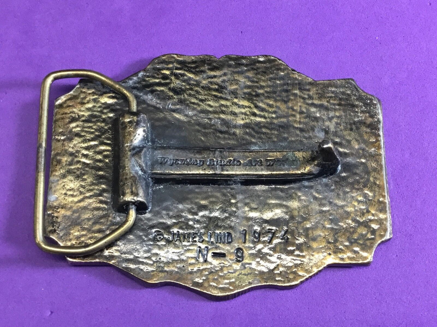 VINTAGE 1974 - WYOMING STUDIO Deer / BUCK in nature  BELT BUCKLE - by JAMES LIND