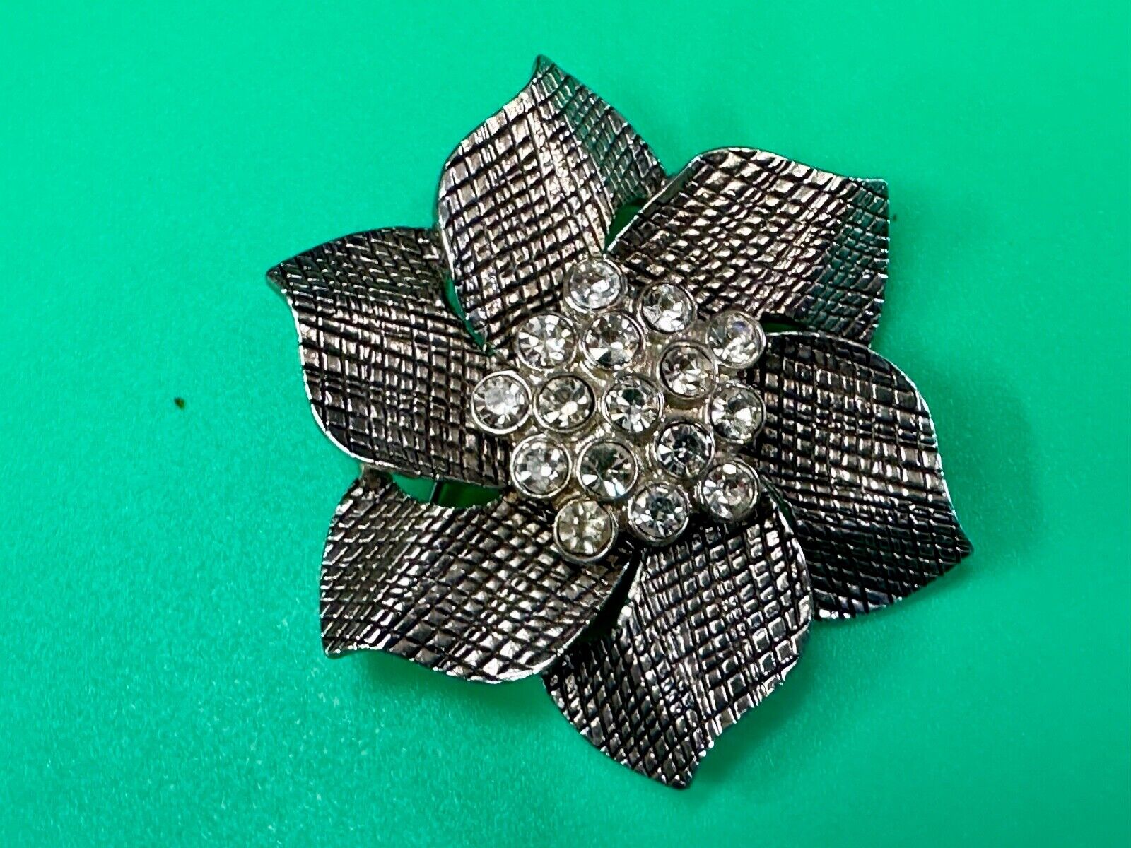 Adorable Figural BOW Premere Designs PD signed vintage brooch pin