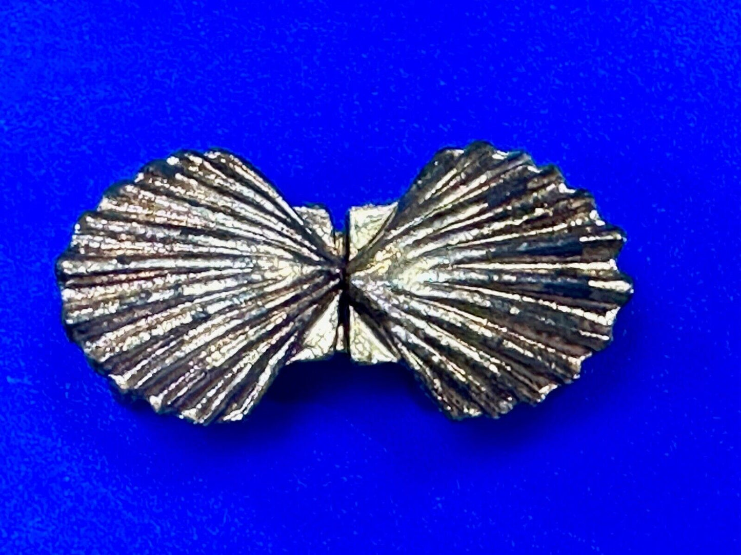 Two piece Clam Shells interconnecting vintage small belt buckle Signed