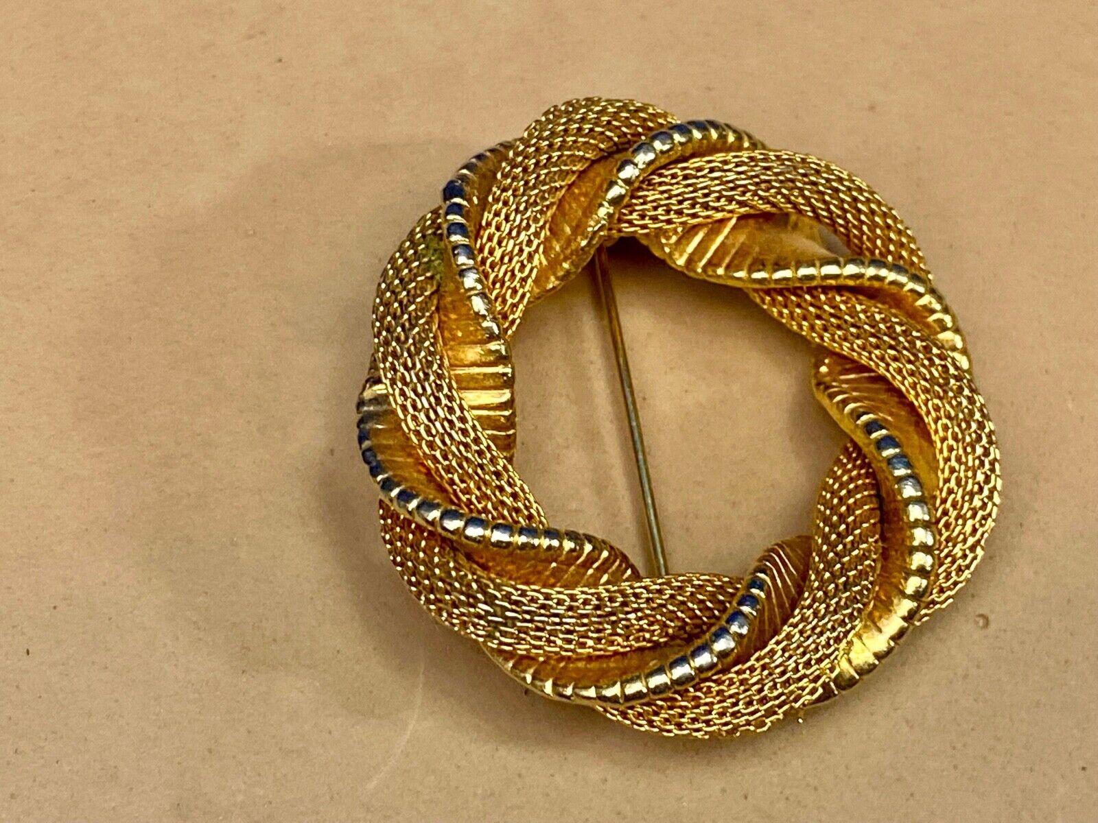 Vintage Gold Tone Twisted Braided Wreath Brooch Pin