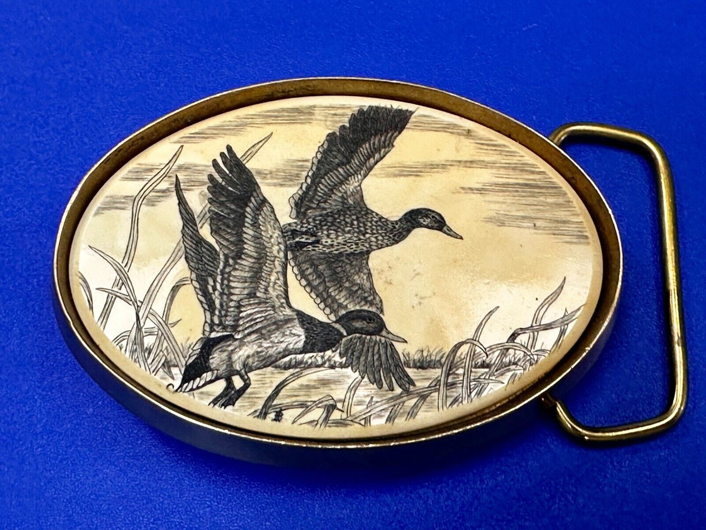 Two Flying Duck Mallards Faux Scrimshaw Solid Brass VTG 1983 Barlow Belt Buckle