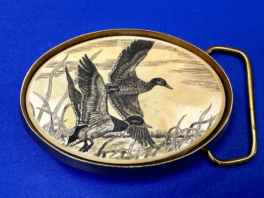 Two Flying Duck Mallards Faux Scrimshaw Solid Brass VTG 1983 Barlow Belt Buckle