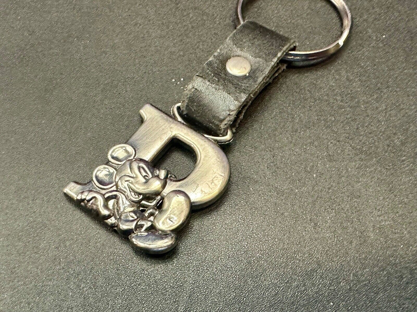 VINTAGE LETTER INITIAL P or B MICKEY MOUSE DISNEY KEYCHAIN LEATHER FOB