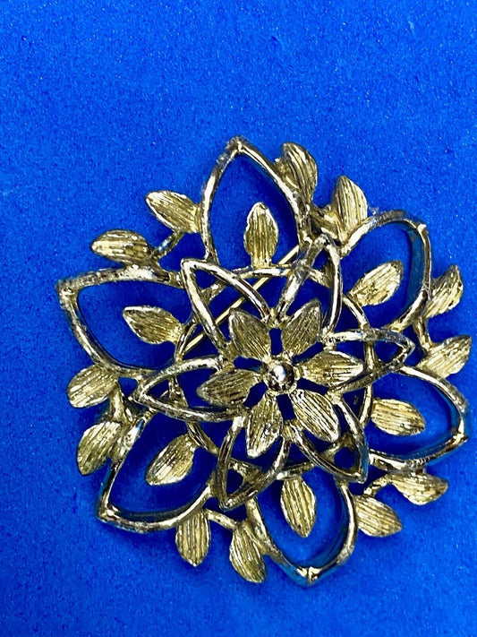 VINTAGE  SARAH COVENTRY SILVER TONE SEE THROUGH LEAF BROOCH