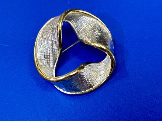 Twisted circle pattern Napier signed vintage two tone brooch pin