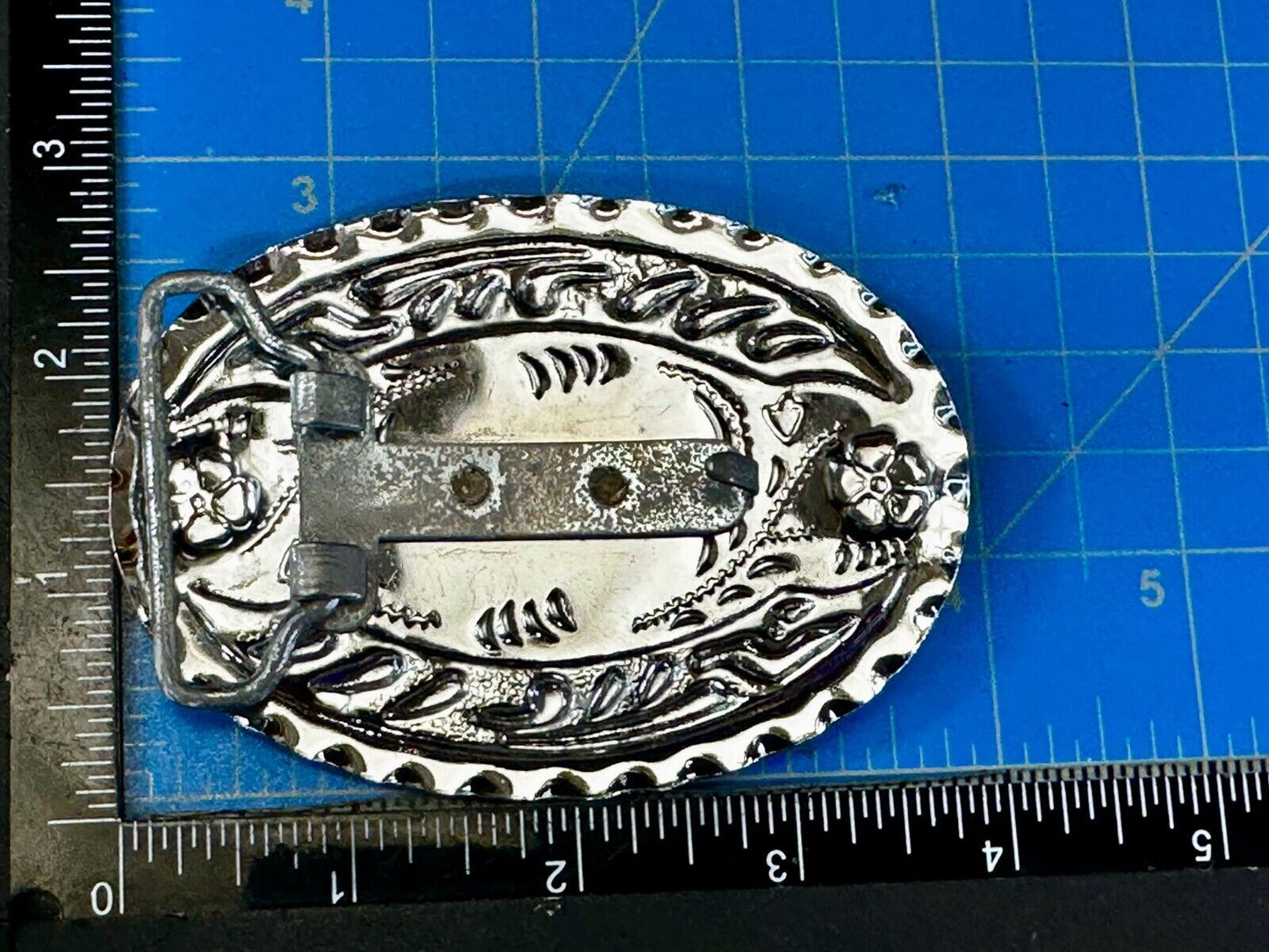 Two Crossed Gun's  Pistols Revolver Six Shooter's Two Tone Western Belt Buckle