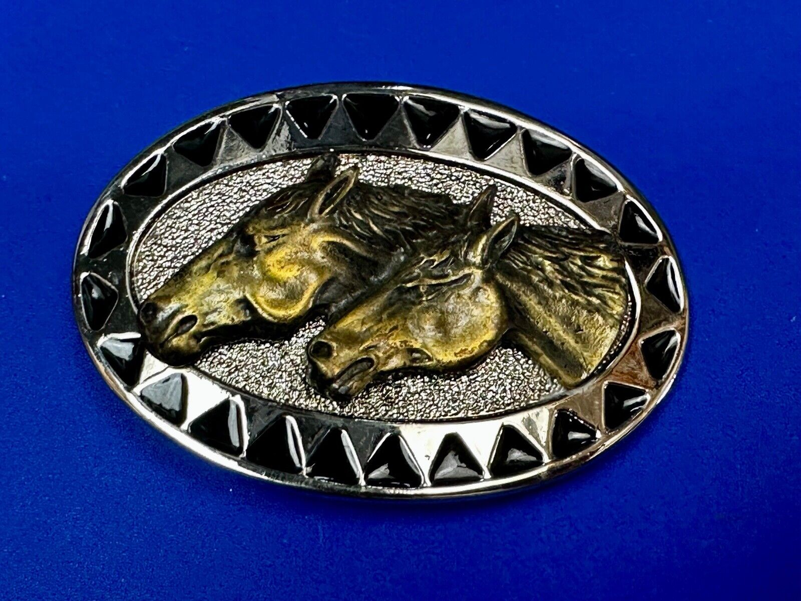 Two Horse Head -  Vintage two tone oval Belt Buckle with black arrow boarder