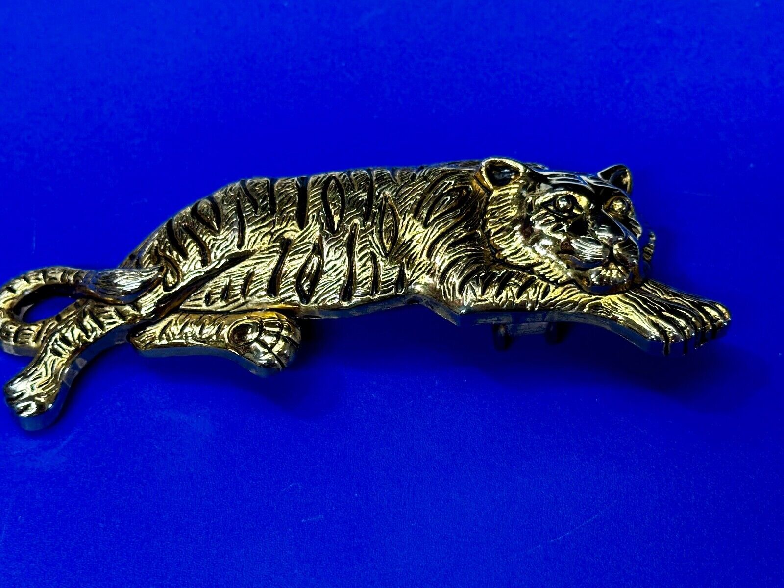 Tiger Mountain Lion HUGE 6" Wide Large Gold Tone Vintage Belt Buckle